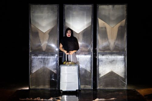 Μήδειας Μπούρκα: Για λίγες παραστάσεις στο Θέατρο Εν Αθήναις